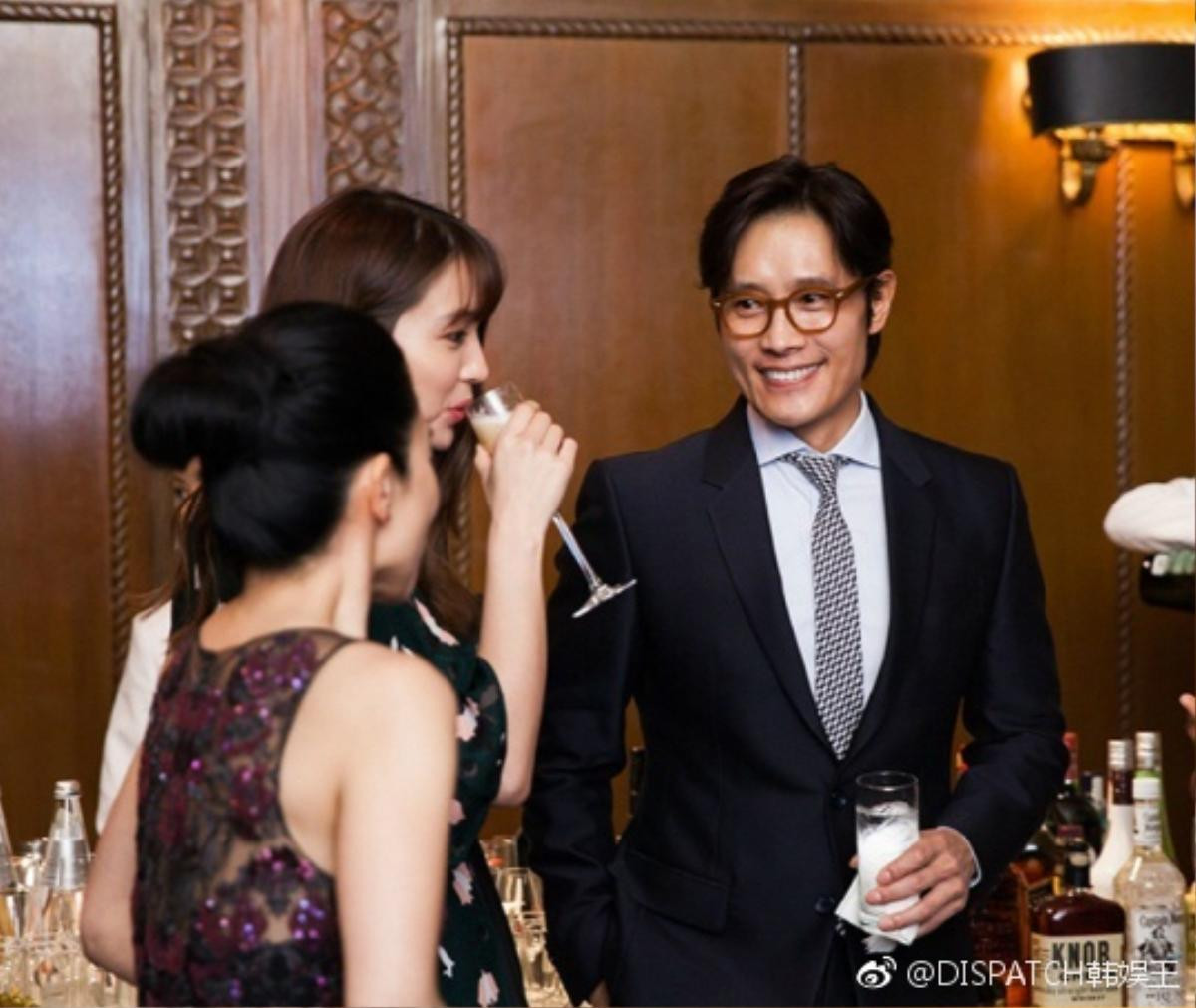 Tài tử Lee Byung Hun cùng vợ con ngồi xích lô ngắm Hội An, thắt chặt tình cảm gia đình sau loạt scandal trăng hoa Ảnh 6