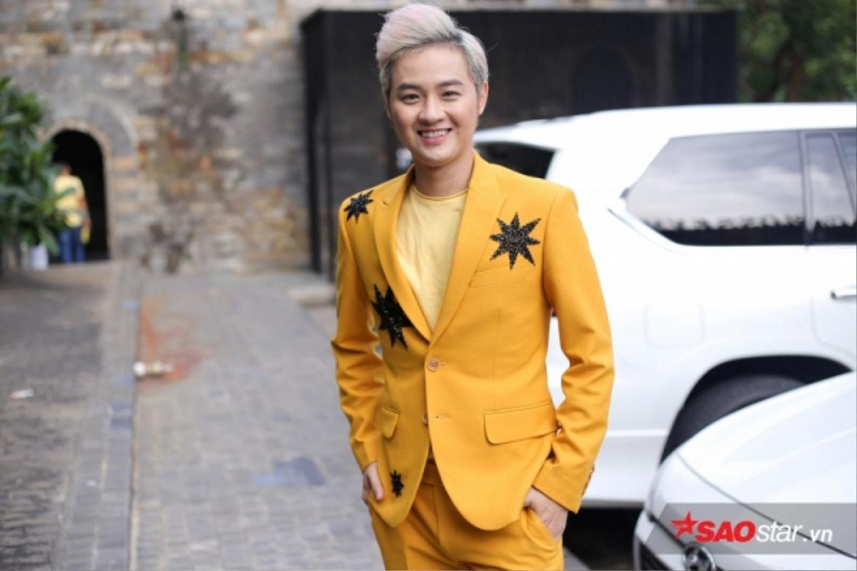 Key (MONSTAR) 'rủ rê' Phí Phương Anh diện suit đầy mạnh mẽ trong ngày ghi hình The Face Việt Nam Ảnh 6