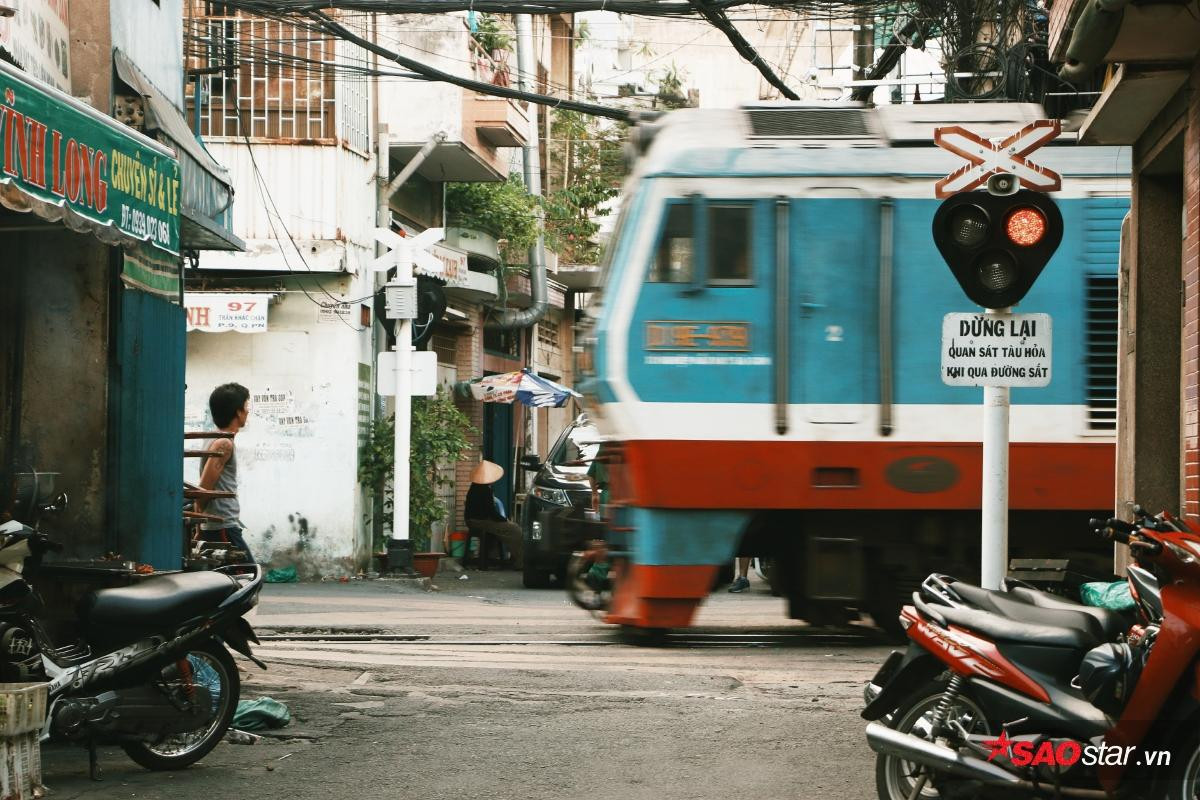 Những điều chưa kể về người dân xóm đường ray và chuyện ở bến ga chờ Ảnh 18