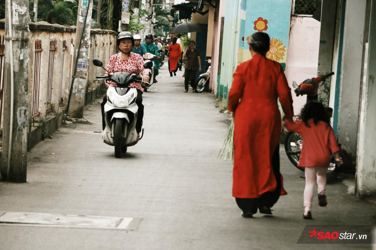 Những điều chưa kể về người dân xóm đường ray và chuyện ở bến ga chờ Ảnh 1