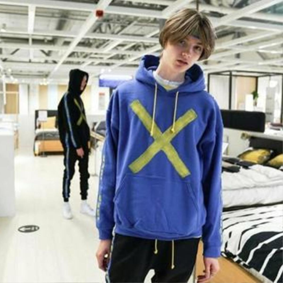 Cảm hứng từ IKEA, cuộc đổ bộ mạnh mẽ vào streetwear của giới trẻ tuần này Ảnh 8