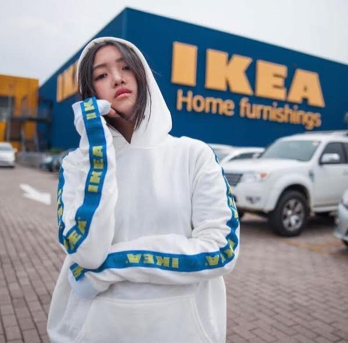 Cảm hứng từ IKEA, cuộc đổ bộ mạnh mẽ vào streetwear của giới trẻ tuần này Ảnh 12