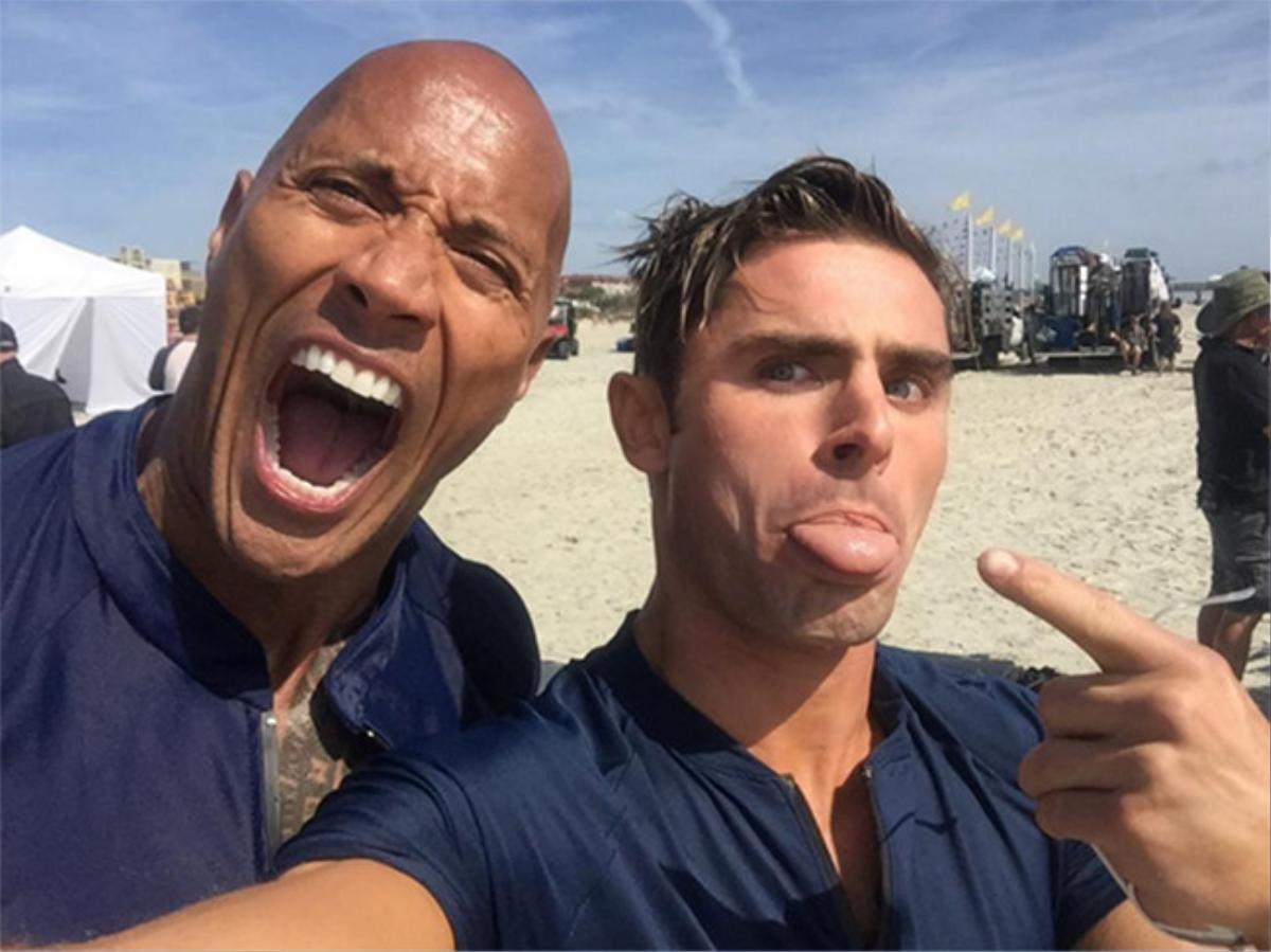 The Rock chỉ trích báo chí đã ‘độc địa’ khi chê ‘Baywatch’ Ảnh 1