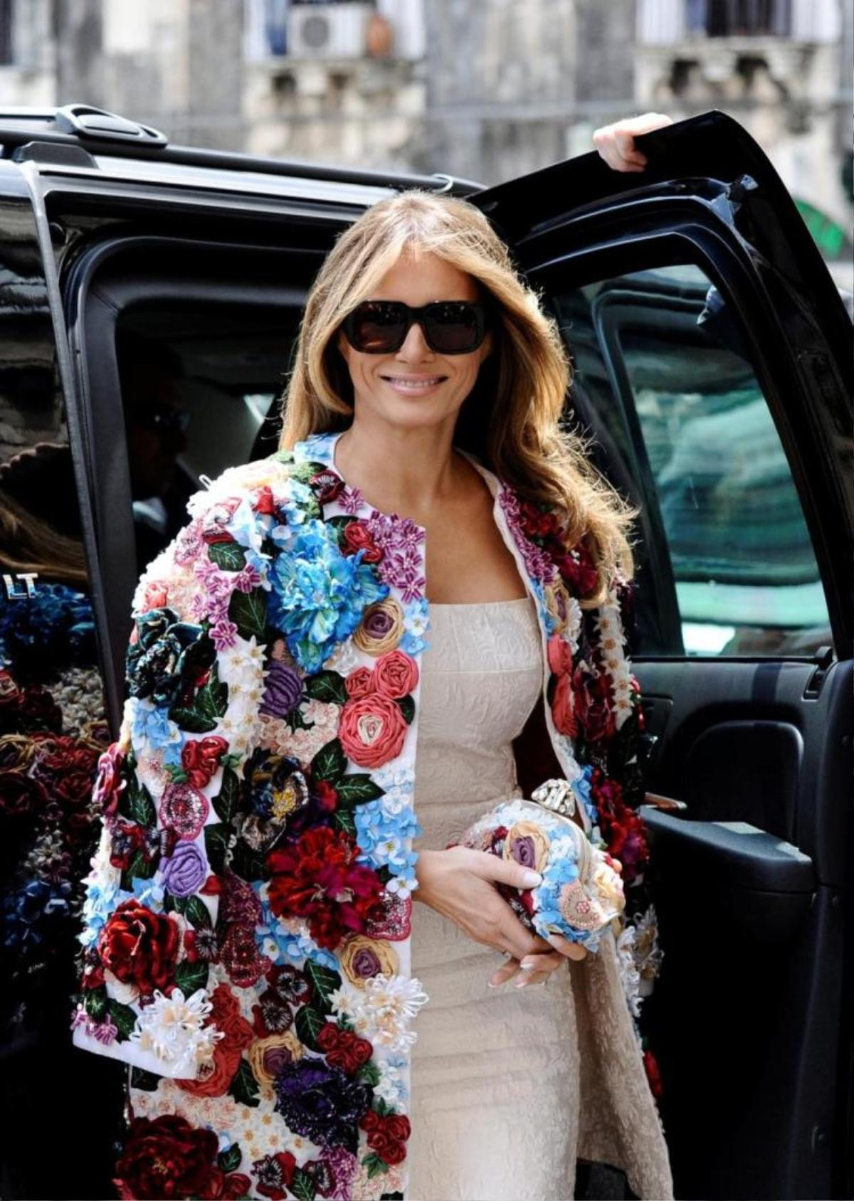 Melania Trump sang chảnh với áo khoác hơn 1 tỷ, còn ai xinh đẹp hơn người đàn bà này chứ! Ảnh 2