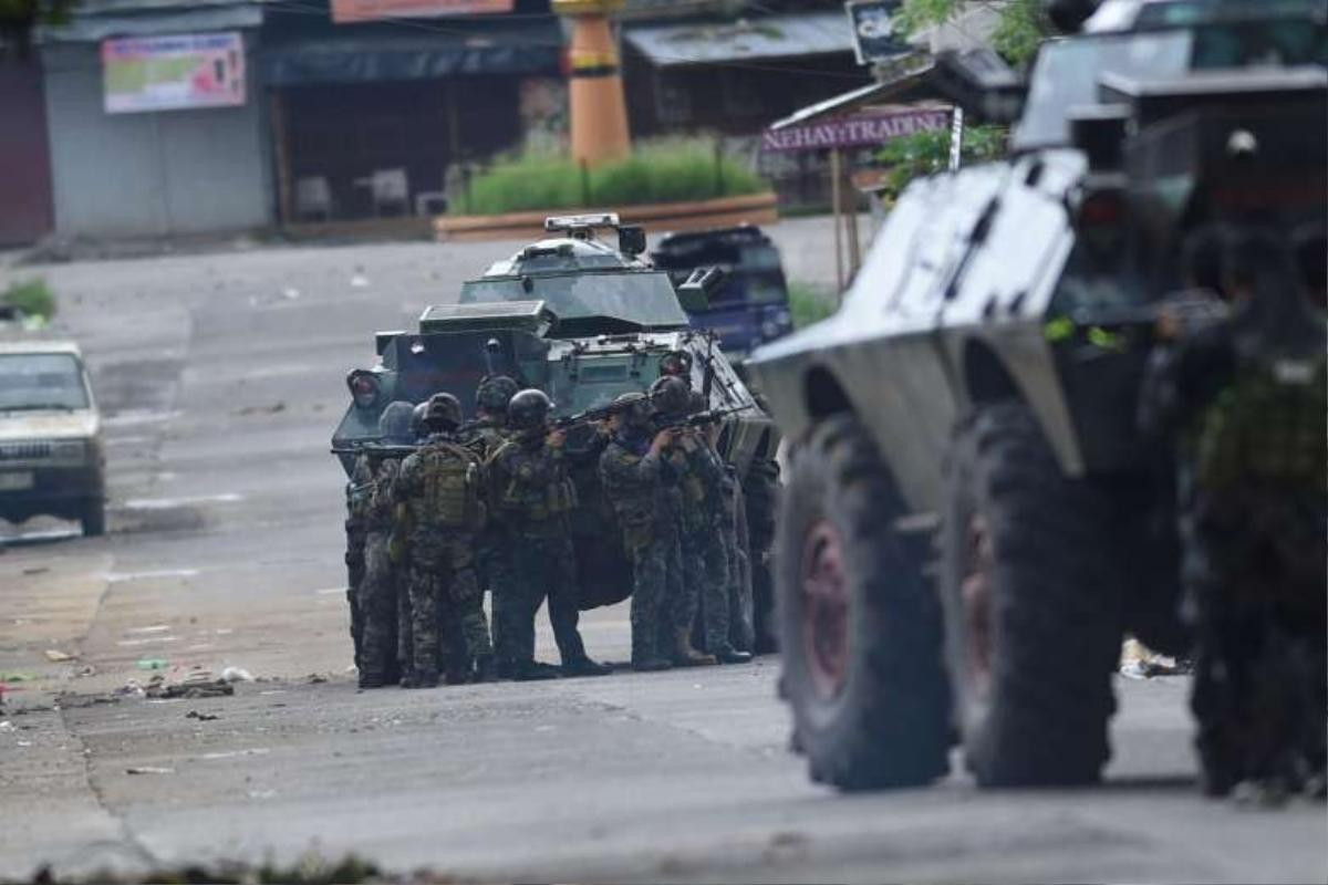 Philippines giao tranh ác liệt với phiến quân, 2.000 dân cầu cứu Ảnh 1