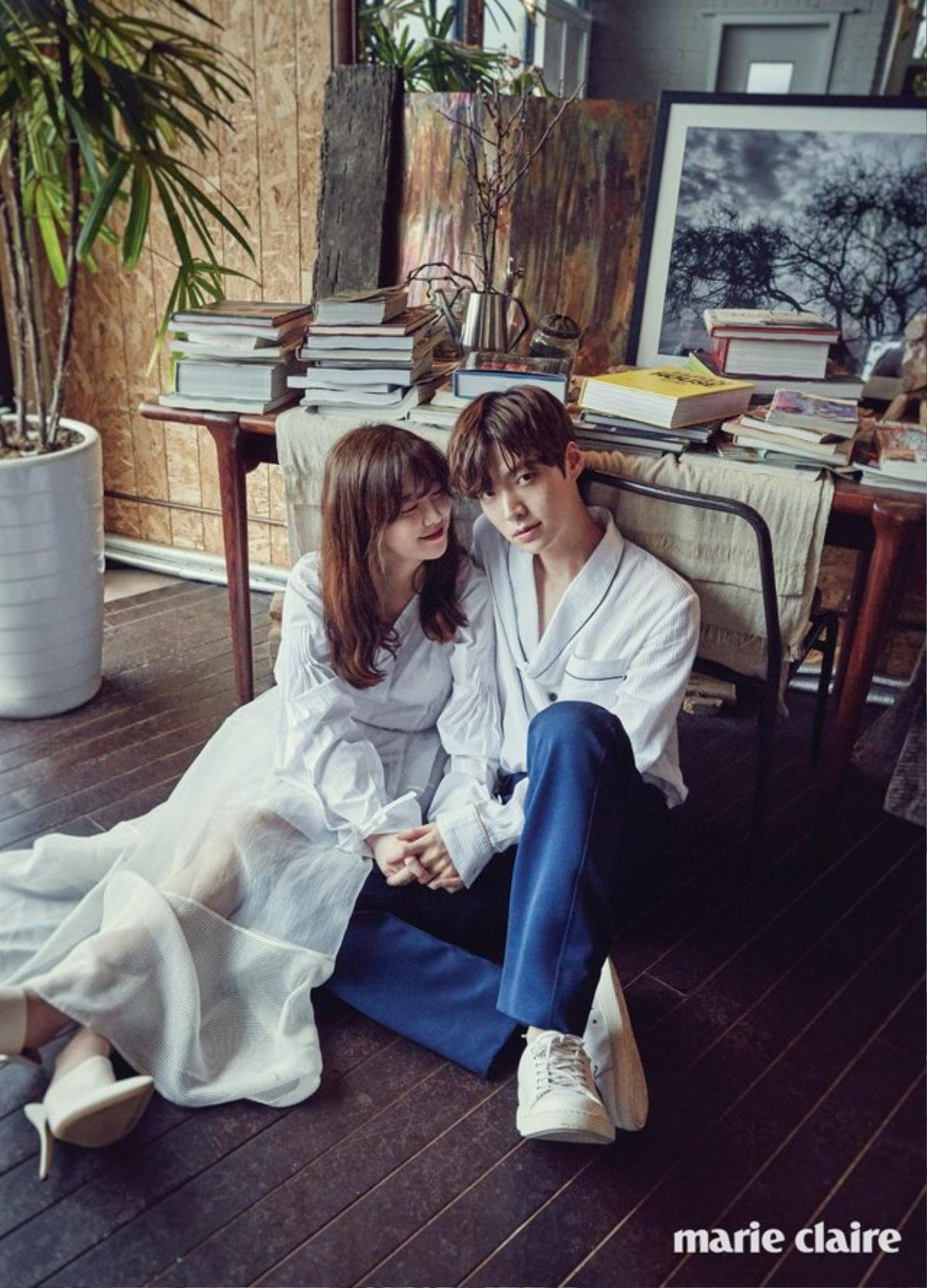 Kỉ niệm 1 năm ngày cưới, Ahn Jae Hyun 'biến hình' thành gấu Teddy chiều vợ Goo Hye Sun Ảnh 2