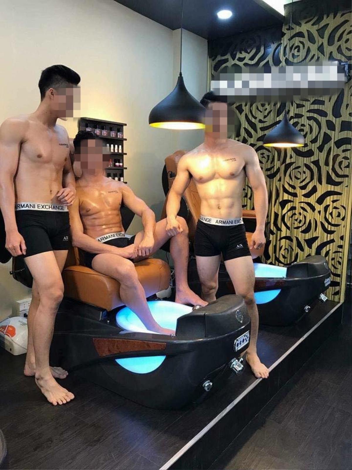 Xuất hiện 'hot boy' ngực trần 6 múi làm nail cho 'hội chị em bạn dì' gây sốt cộng đồng mạng Ảnh 1