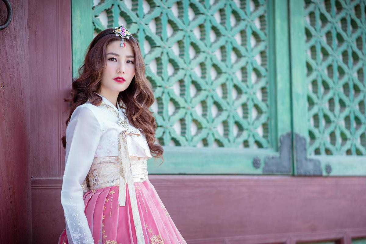 Diễm My diện hanbok đẹp hút ánh nhìn trên đường phố Hàn Quốc Ảnh 10