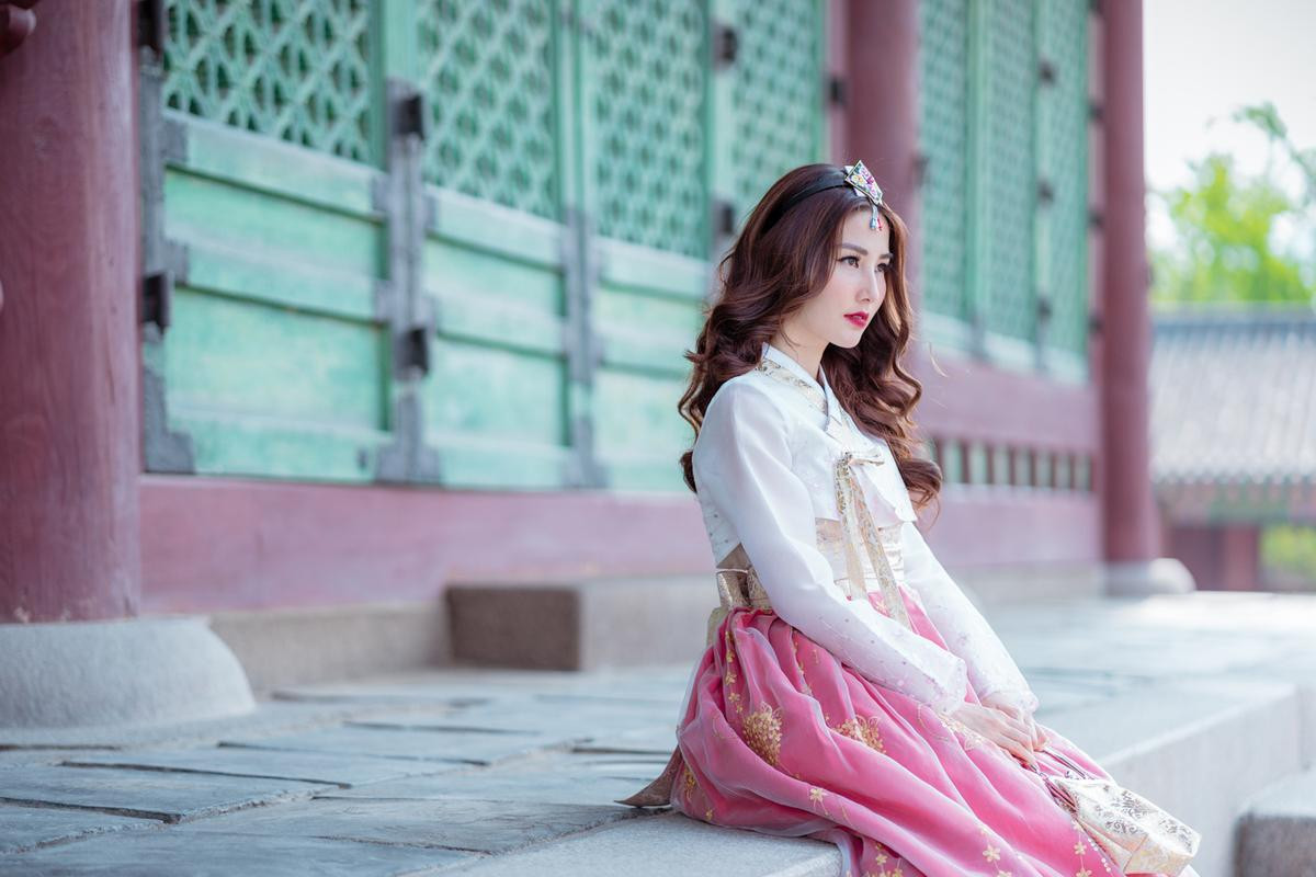 Diễm My diện hanbok đẹp hút ánh nhìn trên đường phố Hàn Quốc Ảnh 11