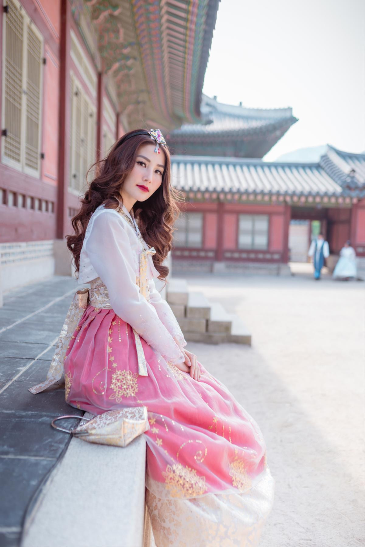 Diễm My diện hanbok đẹp hút ánh nhìn trên đường phố Hàn Quốc Ảnh 13