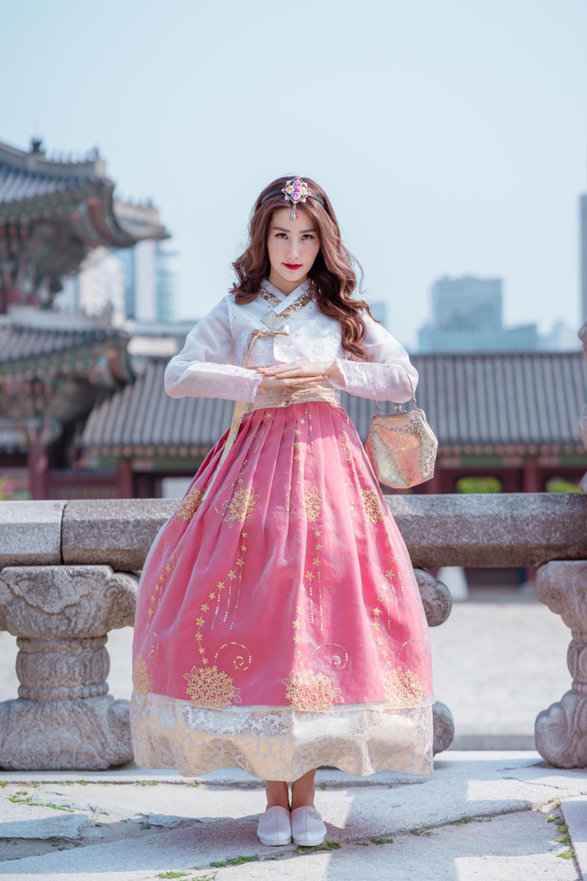 Diễm My diện hanbok đẹp hút ánh nhìn trên đường phố Hàn Quốc Ảnh 14