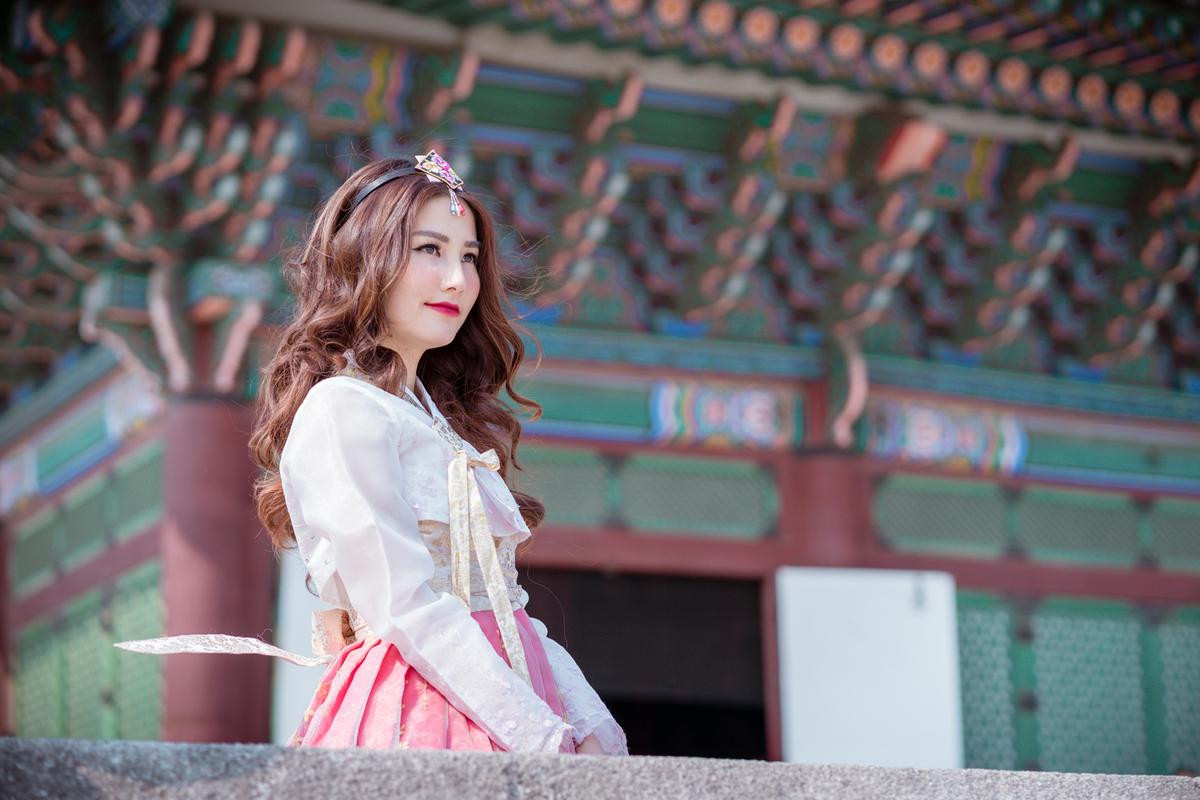 Diễm My diện hanbok đẹp hút ánh nhìn trên đường phố Hàn Quốc Ảnh 12