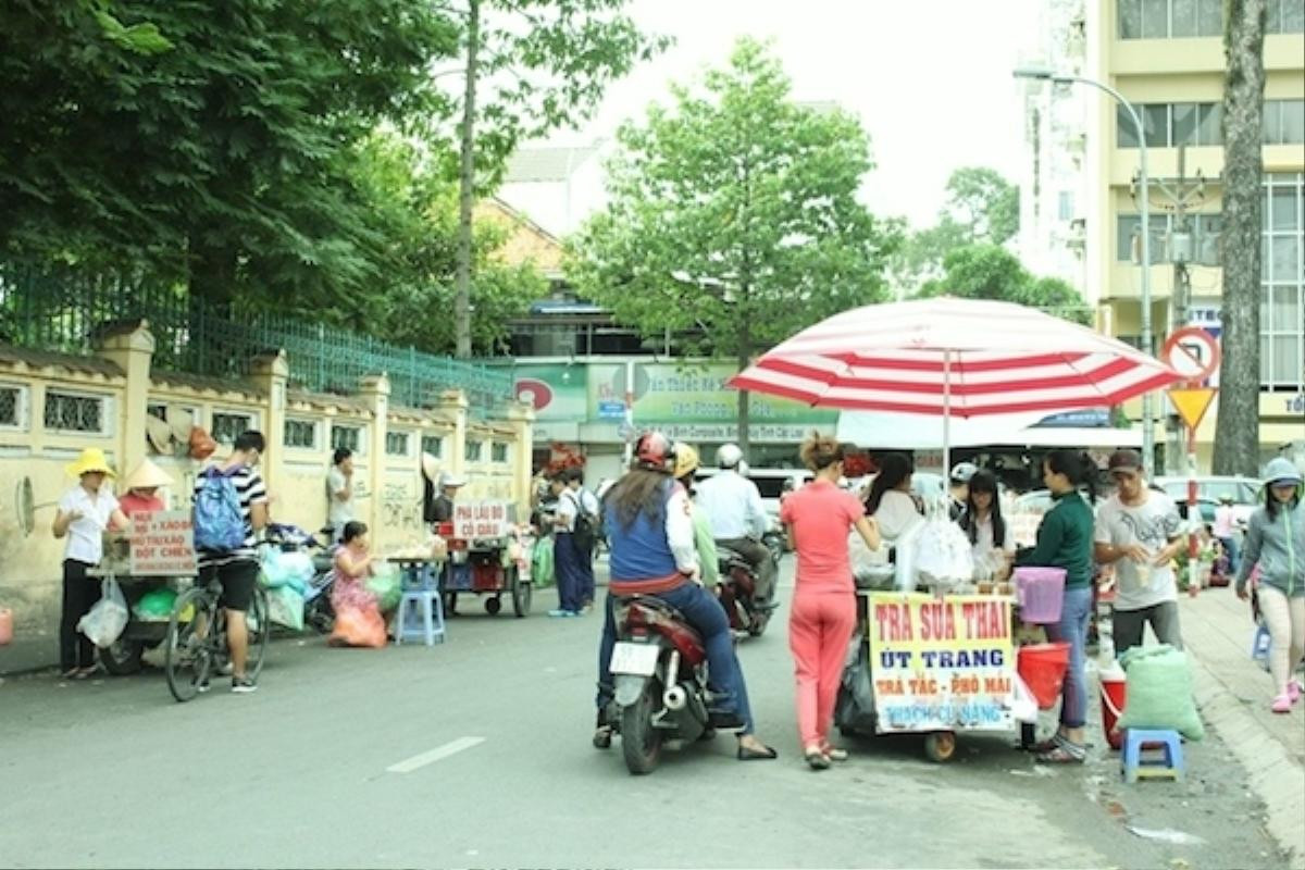 Tốt nghiệp rồi, chắc chắn bạn sẽ nhớ lắm những món ăn vặt thần thánh trước cổng trường Ảnh 2