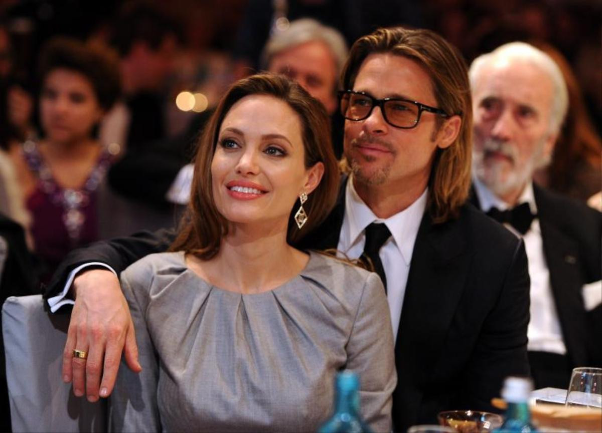 Brad Pitt - Angelina Jolie: Ly hôn gần 1 năm, kỷ niệm ngày cưới giờ chỉ là quá khứ! Ảnh 1