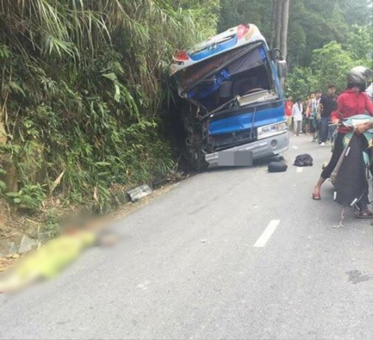 Xe ô tô chở học sinh lớp 11 đi thăm quan Tam Đảo bị đâm vào vách núi, 5 người thương vong Ảnh 2