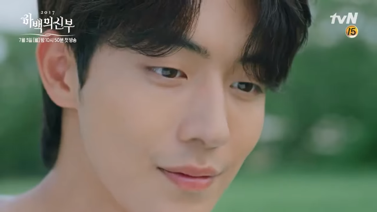 Cô dâu thủy thần tung ảnh mới, fan chết ngất vì Nam Joo Hyuk xả thân che chắn Shin Se Kyung giữa trời mưa Ảnh 7