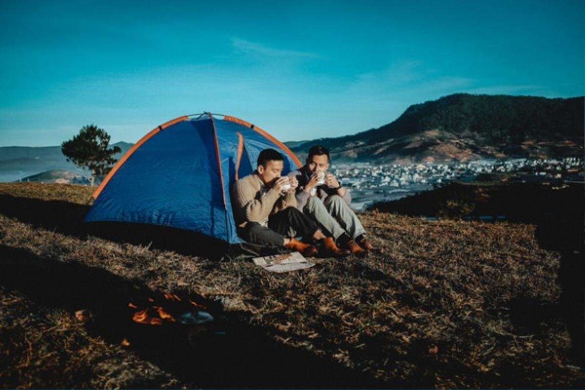 NTK Adrian Anh Tuấn mang chuyện tình yêu vào BST mới Ảnh 7