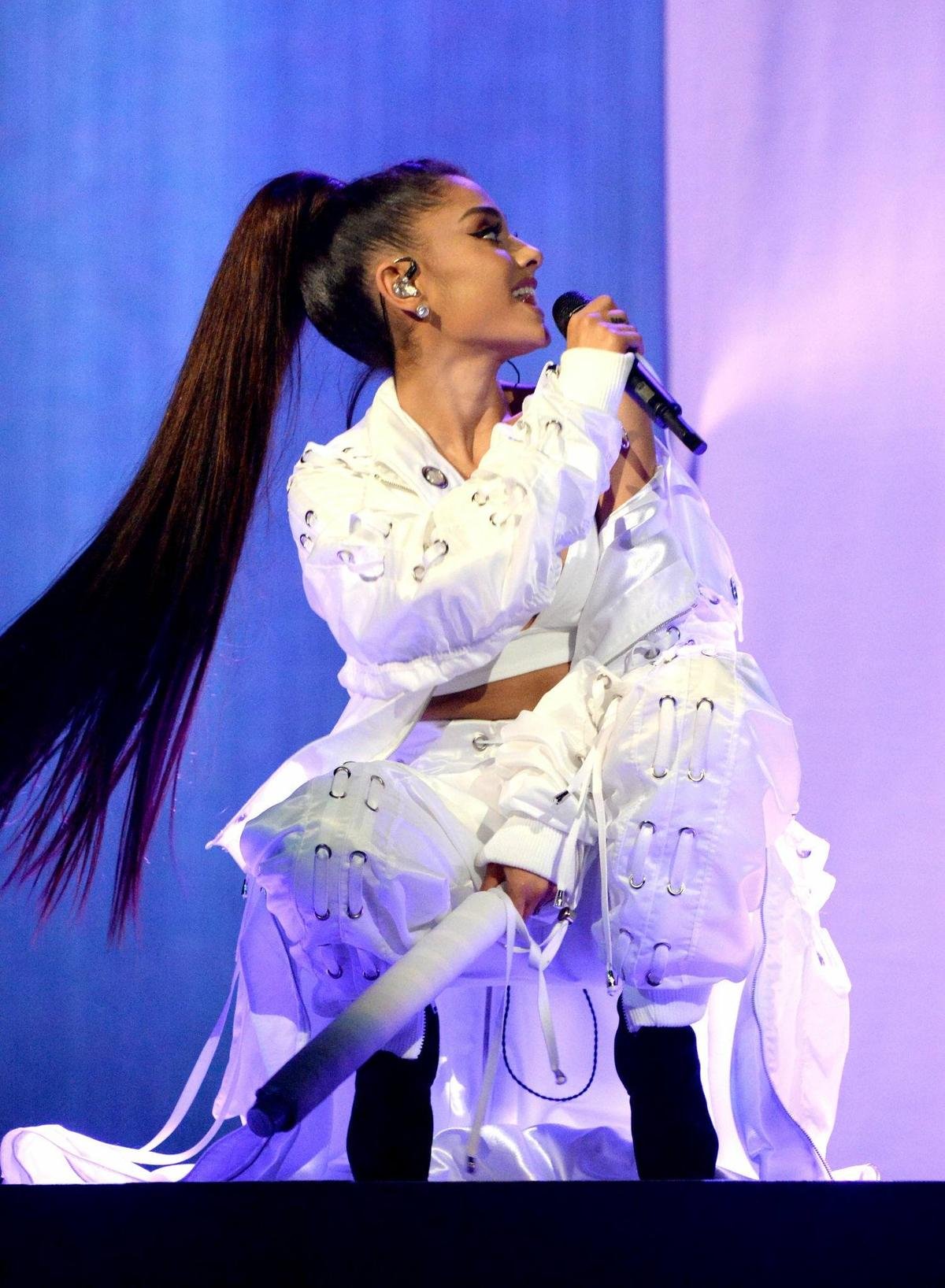 Ariana Grande sẽ mang đến sự choáng ngợp nào cho World Tour đầu tiên tại Việt Nam? Ảnh 16