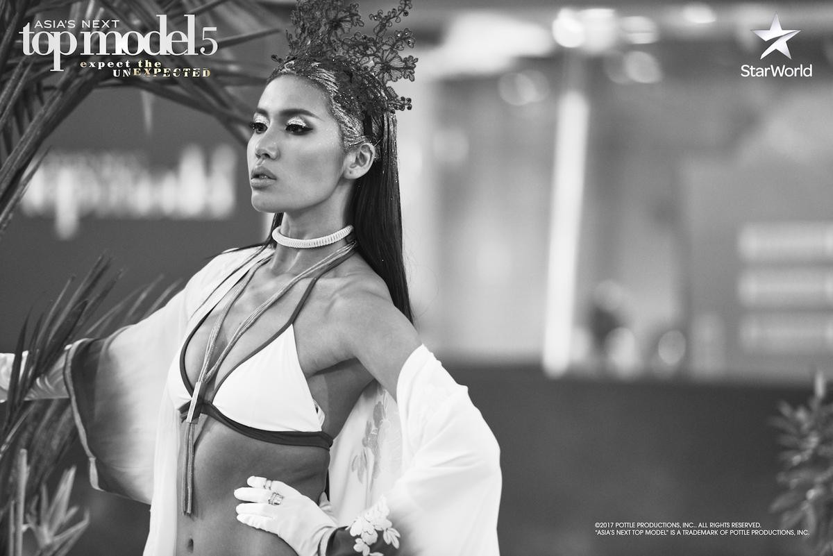 AsNTM #11: Chính thức lọt top 4 nhưng Minh Tú lại bị chê 'một màu' Ảnh 10