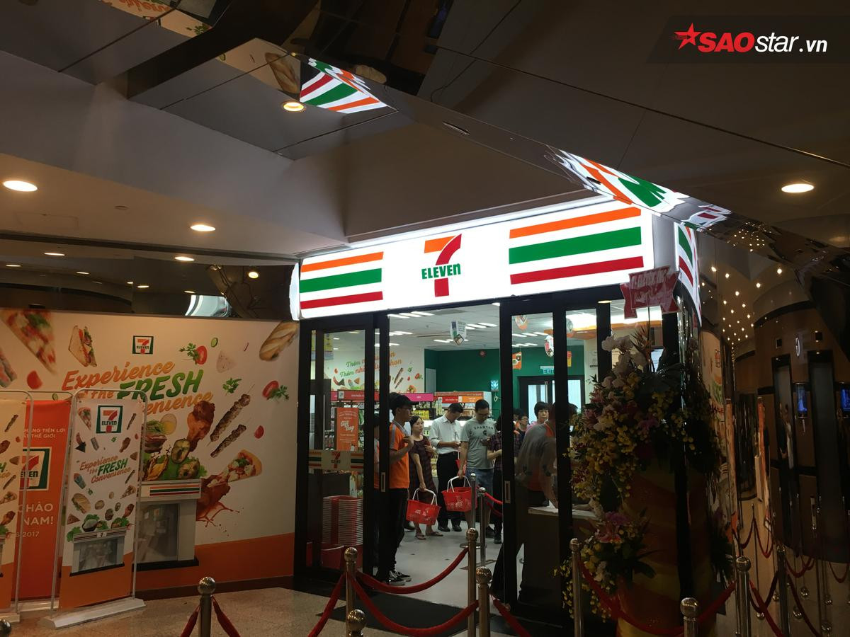 Không khí khai trương tại 7-Eleven sáng nay: nhộn nhịp và đầy háo hức! Ảnh 2