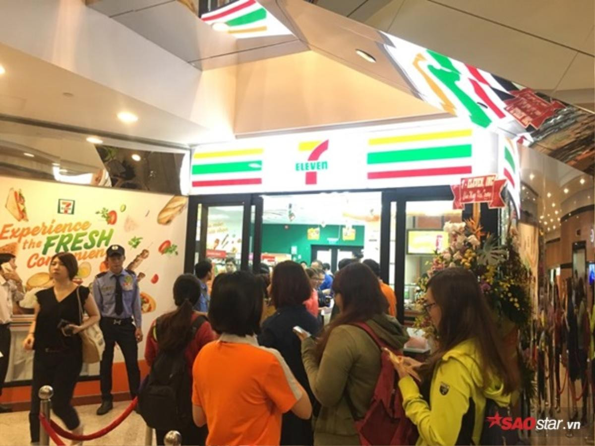 Không khí khai trương tại 7-Eleven sáng nay: nhộn nhịp và đầy háo hức! Ảnh 9