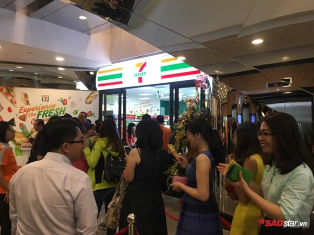 Không khí khai trương tại 7-Eleven sáng nay: nhộn nhịp và đầy háo hức! Ảnh 10