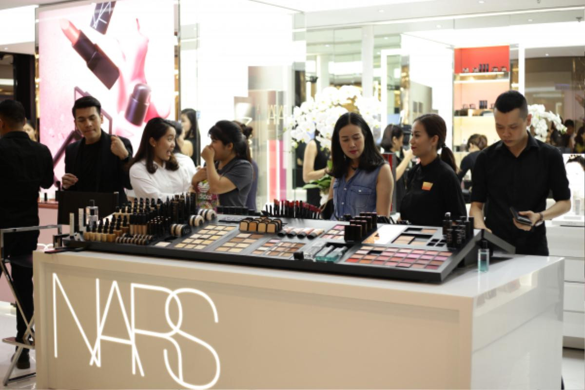 Không chỉ H&M, NARS cũng đã 'cập bến' Việt Nam, về 'nhà chung' Vincom Ảnh 2