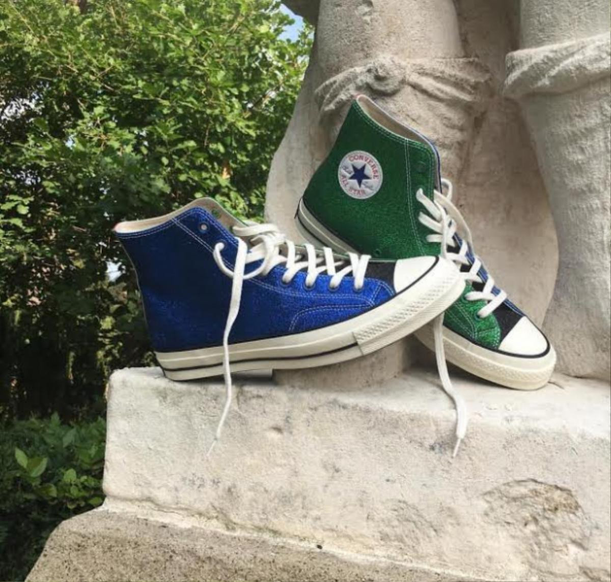 Bạn biết gì chưa, Converse x J.W.Anderson ra mắt BST giày phủ kim tuyến đẹp rụng rời Ảnh 1