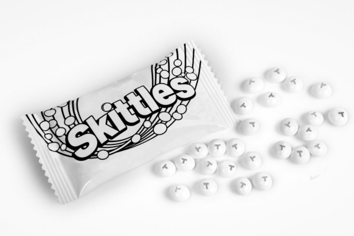 Hãng kẹo nổi tiếng Skittles tạo ra phiên bản màu trắng ủng hộ cộng đồng LGBT gây nhiều tranh cãi Ảnh 2