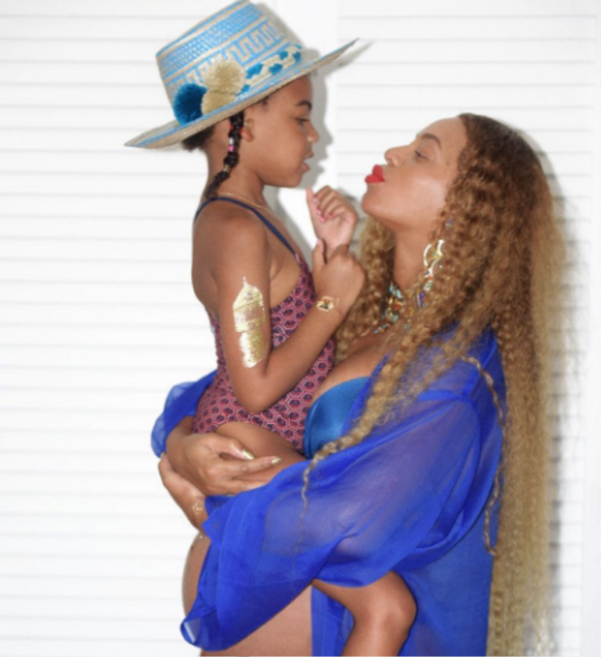 Beyonce hạ sinh thành công, bé Blue Ivy có thêm hai em cùng lúc Ảnh 1