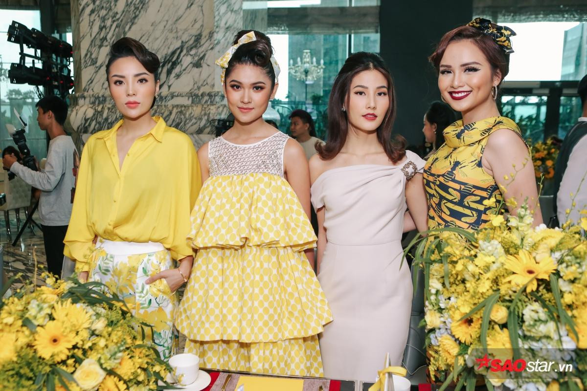 Sau tin đồn chụp ảnh cưới, Đông Nhi xuất hiện với style ngọt ngào trong Adrian Anh Tuấn Fashion Show Ảnh 5