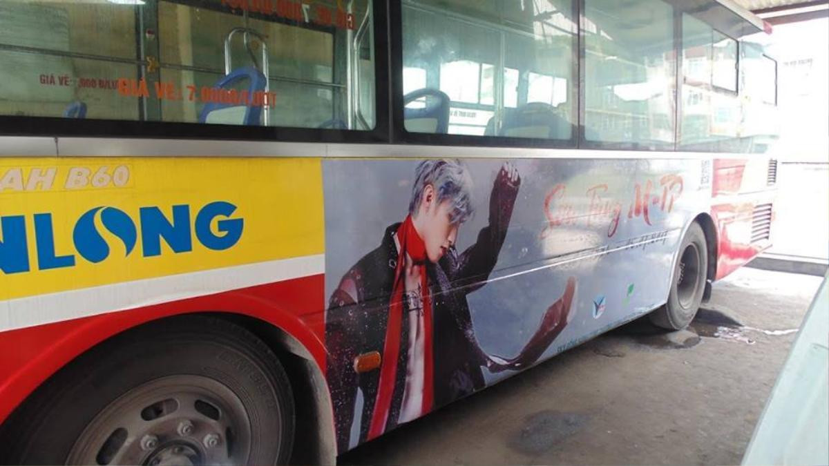 Fan Sơn Tùng M-TP chơi lớn, thuê xe bus treo hình thần tượng để chúc mừng sinh nhật Ảnh 2