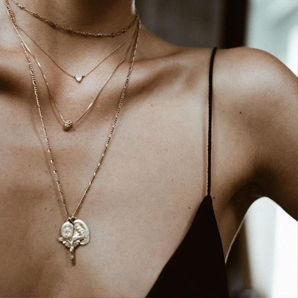 Đừng mải mê với choker mà quên mất dây chuyền kim loại đẹp đến thế nào! Ảnh 8