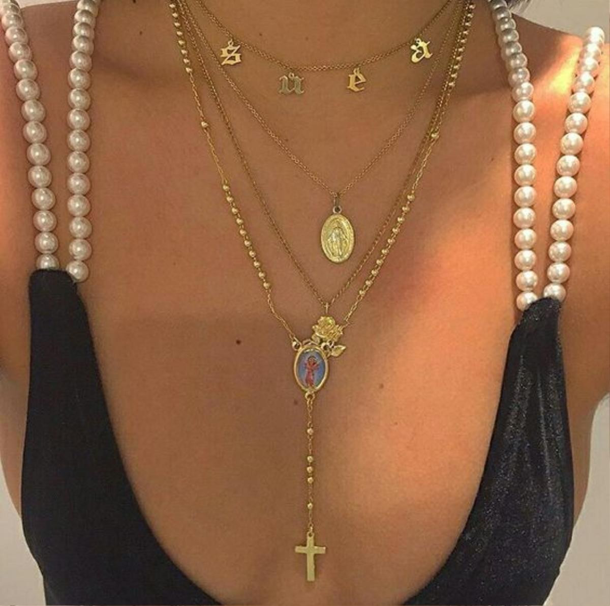 Đừng mải mê với choker mà quên mất dây chuyền kim loại đẹp đến thế nào! Ảnh 9