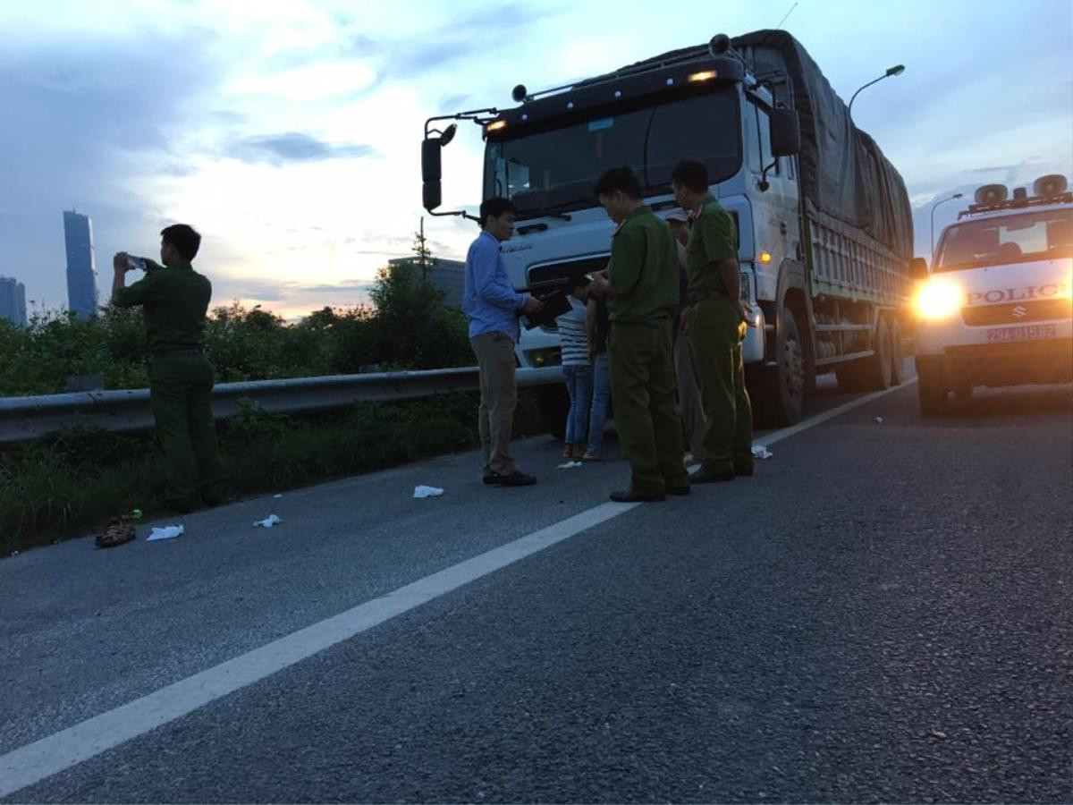 Dừng xe trên đại lộ Thăng Long, hai vợ chồng tài xế bị côn đồ dùng súng cướp tài sản Ảnh 5