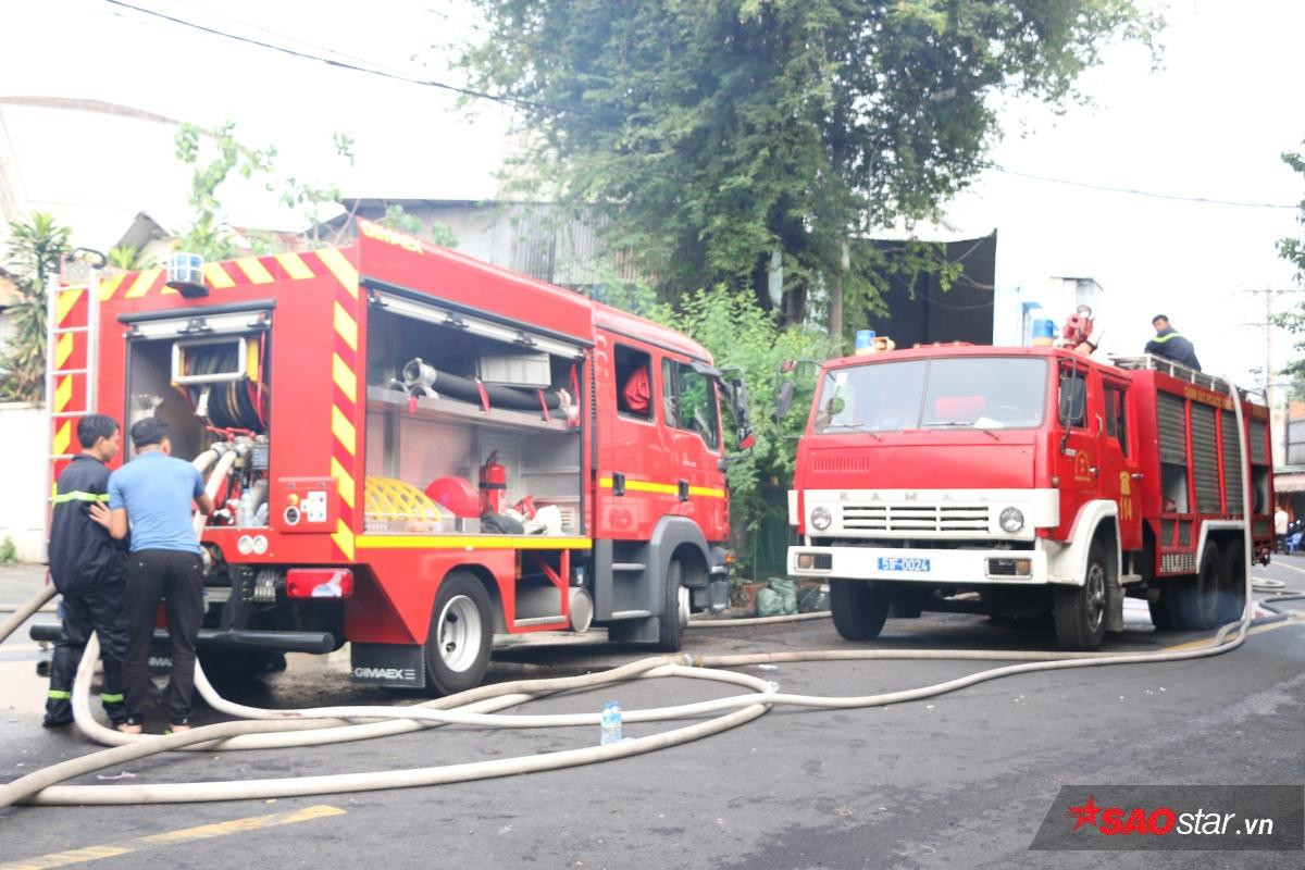 Sự lạc quan trong cơn bão lửa quận 4: 'Nhà bị đập còn hơn mất hết, sau này mình xây lại vậy' Ảnh 6