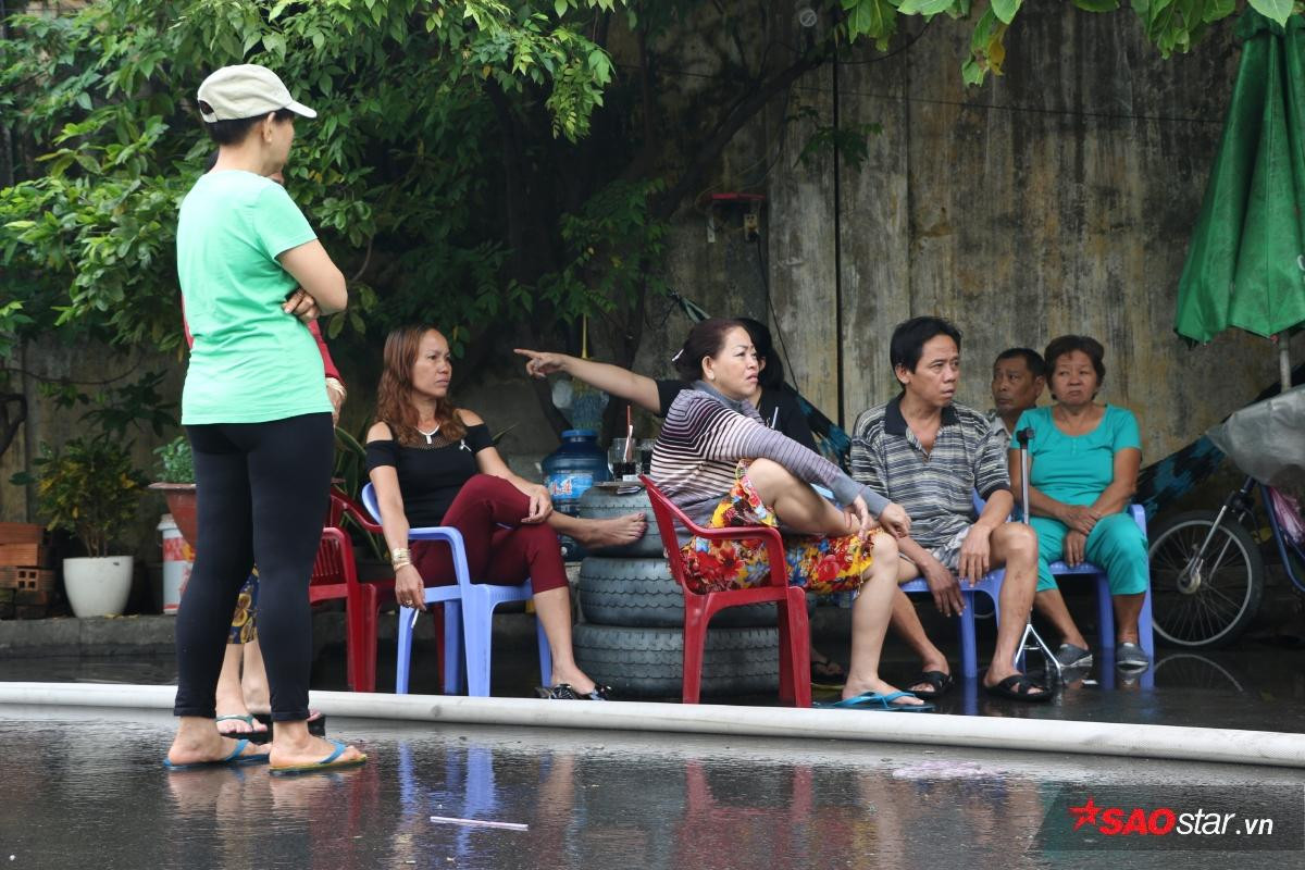 Sự lạc quan trong cơn bão lửa quận 4: 'Nhà bị đập còn hơn mất hết, sau này mình xây lại vậy' Ảnh 12