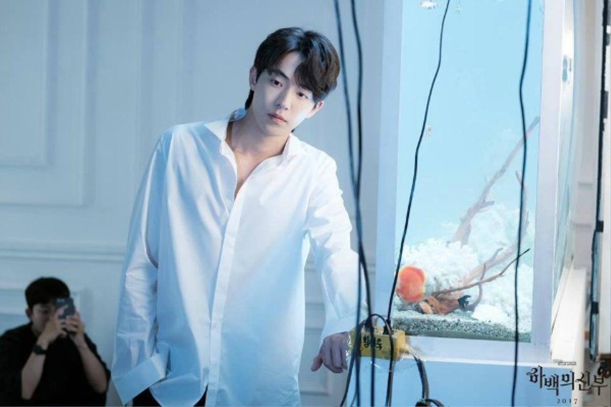 'Thủy thần' Nam Joo Hyuk: Đệ nhất thanh niên nghiêm túc chốn hậu trường phim Ảnh 5