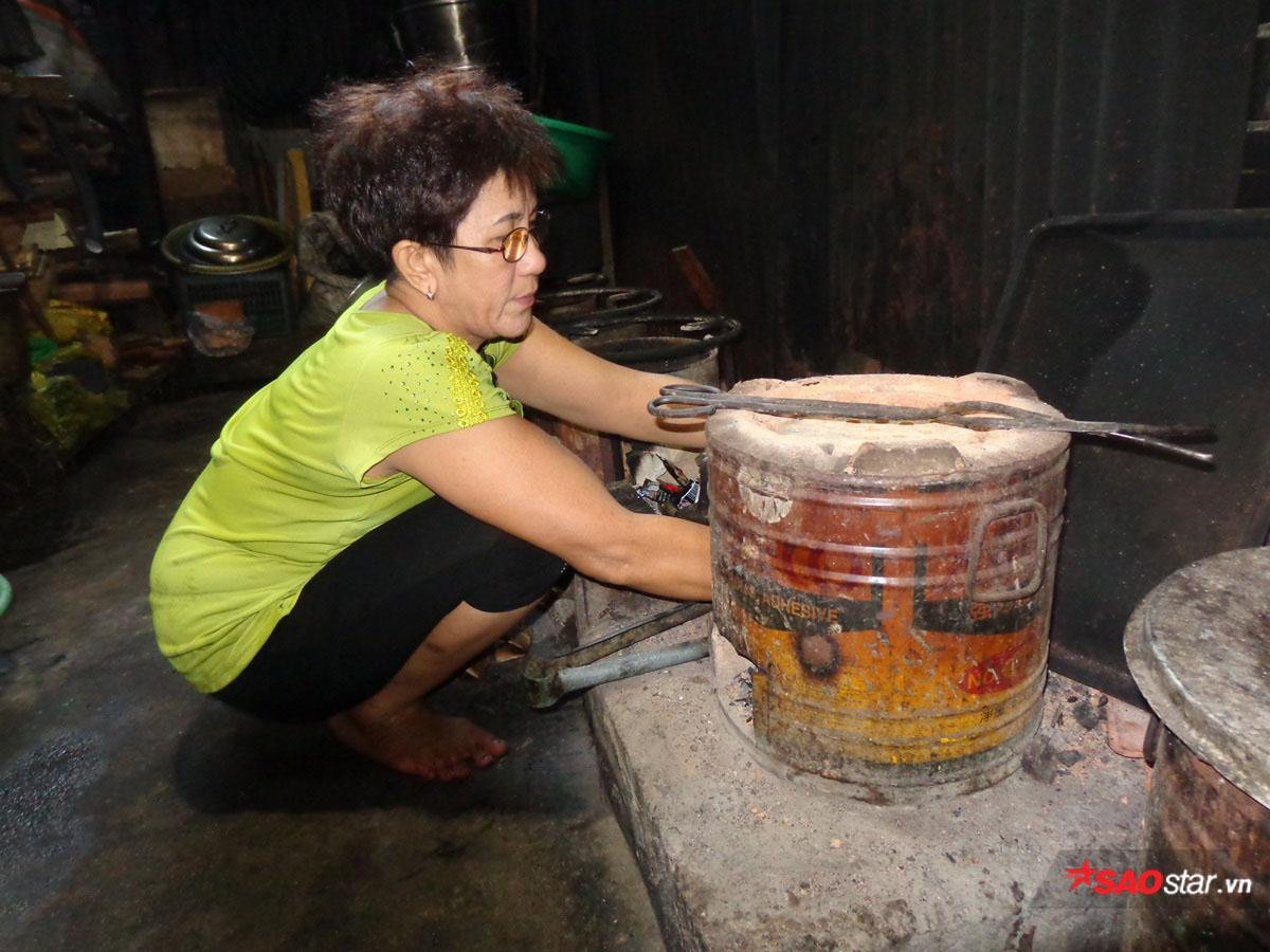 Ghé thăm quán của cô bán xôi tốt bụng chở nam sinh về lấy giấy dự thi: 5h sáng mở hàng, 6h hơn đã hết veo! Ảnh 11