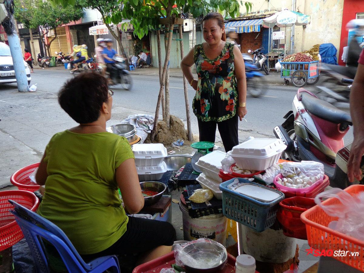 Ghé thăm quán của cô bán xôi tốt bụng chở nam sinh về lấy giấy dự thi: 5h sáng mở hàng, 6h hơn đã hết veo! Ảnh 9