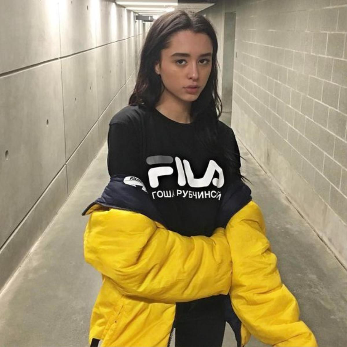 Streetwear giới trẻ tuần qua: trang phục FILA phủ sóng khắp mọi cung đường Ảnh 9