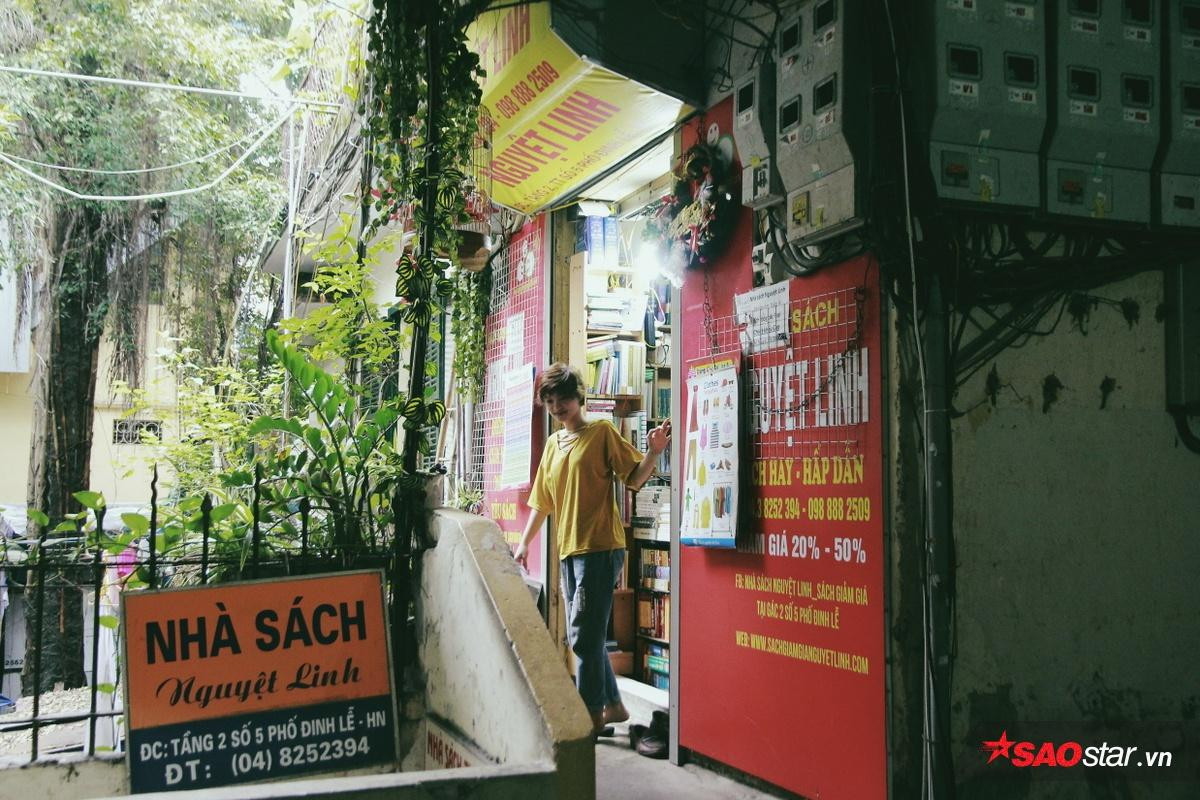 Những tiệm sách nhỏ ẩn sâu trong căn gác phố Đinh Lễ mà không phải 'mọt sách' nào cũng biết Ảnh 3