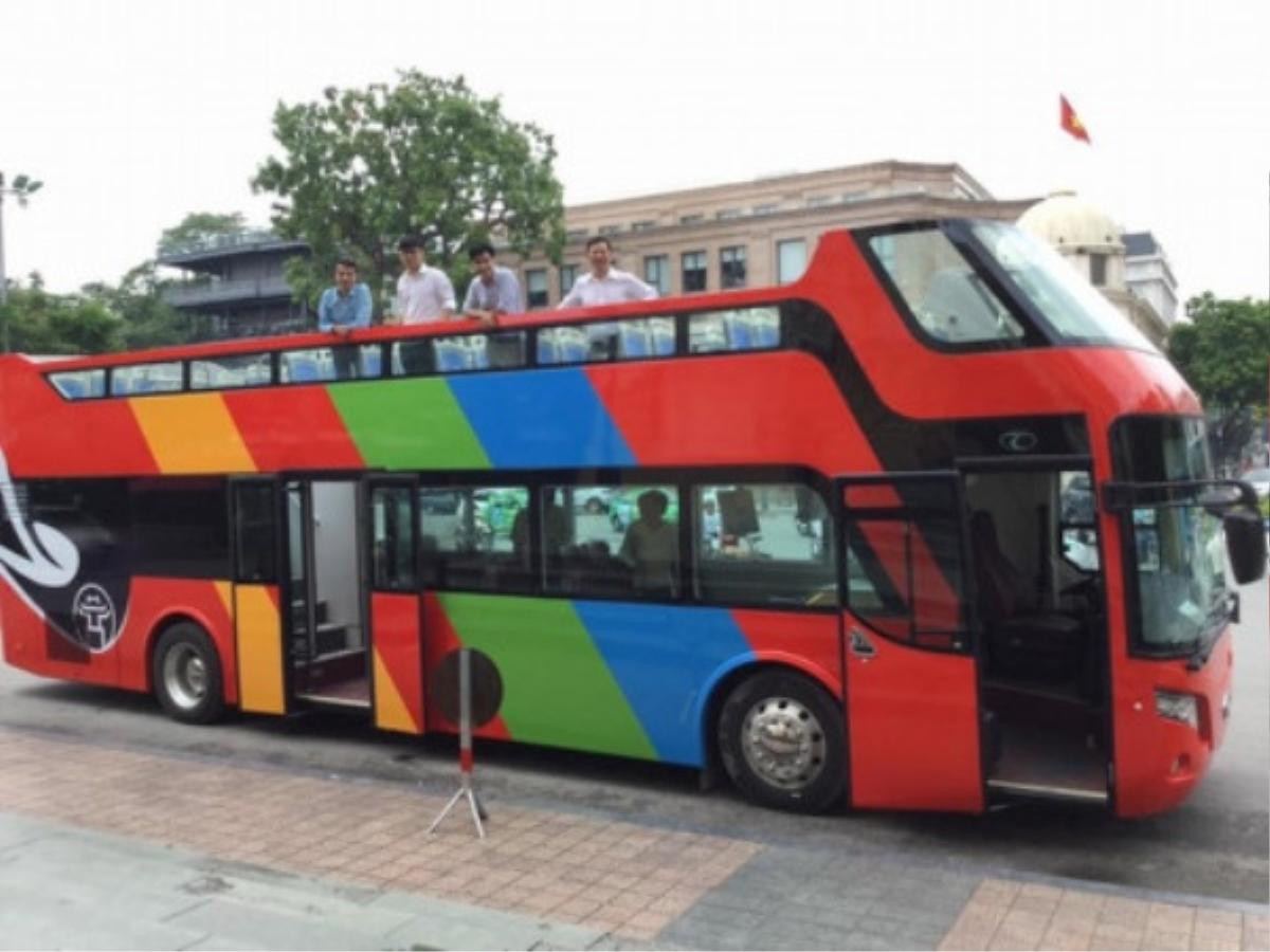 Xe bus 2 tầng 'mui trần' xuất hiện trên đường phố Hà Nội khiến nhiều người thích thú Ảnh 4