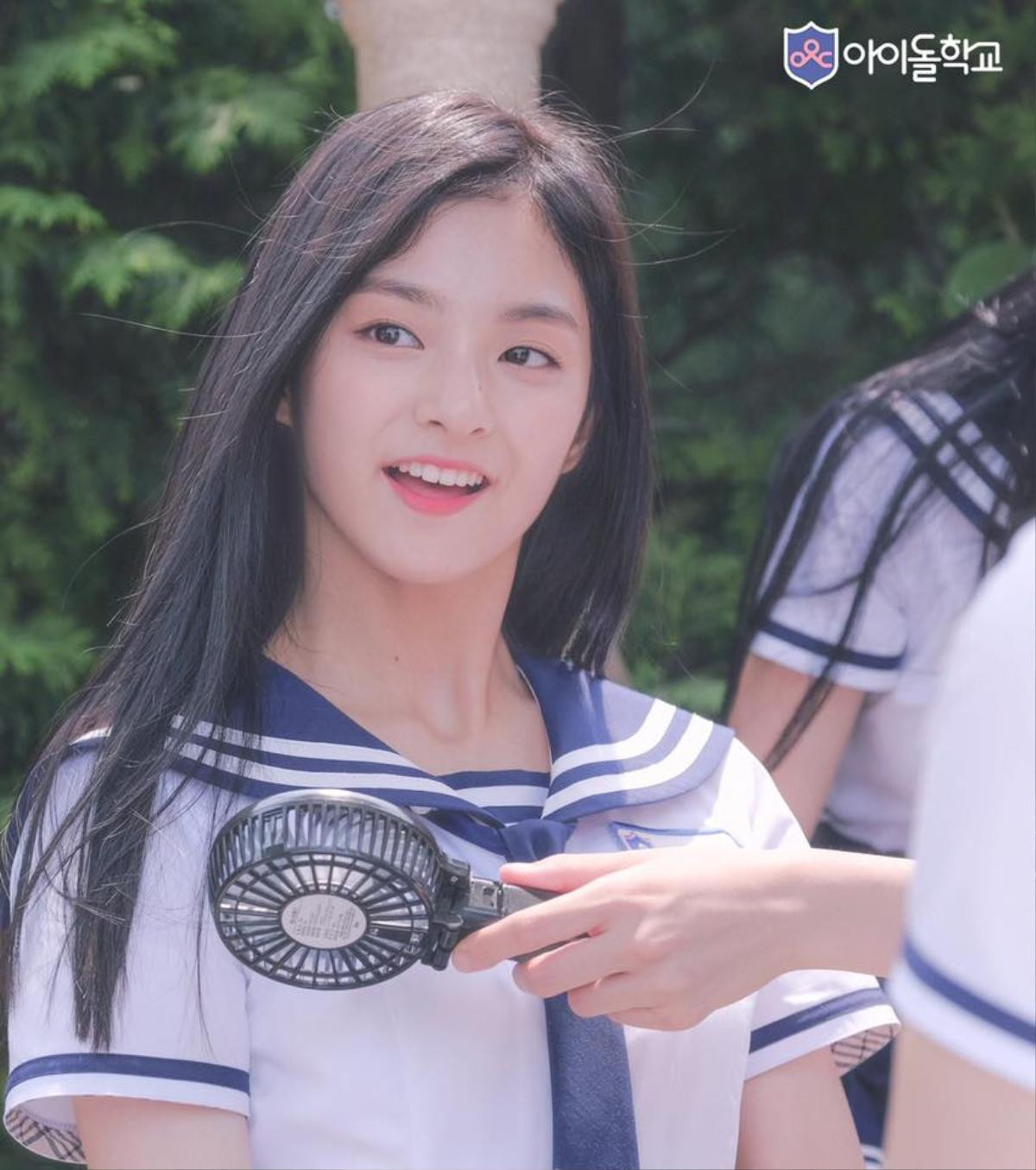 Sau khi 'thắng đậm' với Produce 101, Mnet tung 13 bóng hồng xinh đẹp cho show 'sống còn' mới - Idol School Ảnh 15