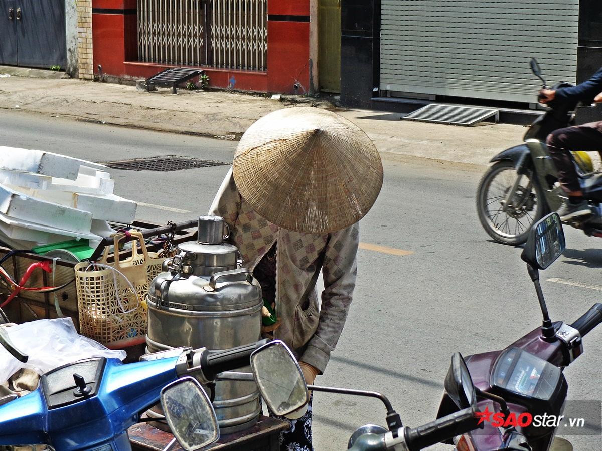 Tiệm sửa xe lạ đời nhất Sài Gòn: Tặng xe đạp, dạy nghề và cho nước uống miễn phí Ảnh 9