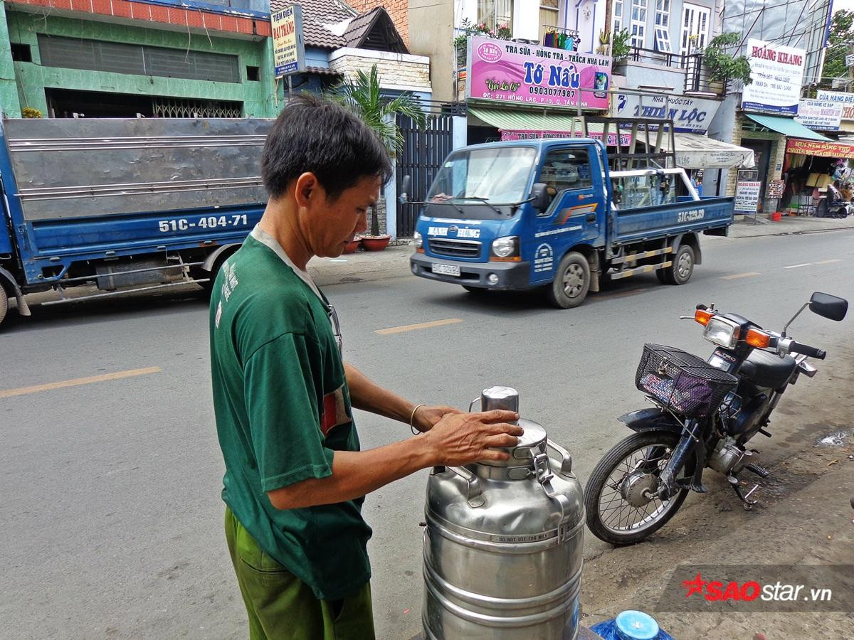 Tiệm sửa xe lạ đời nhất Sài Gòn: Tặng xe đạp, dạy nghề và cho nước uống miễn phí Ảnh 8