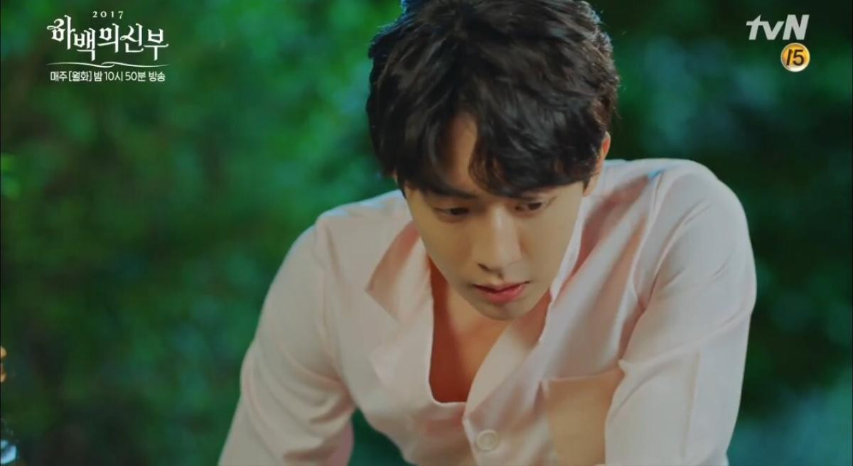 Fans sốc vì Nam Joo Hyuk nude ngay ở tập đầu 'Cô dâu thủy thần'! Ảnh 12