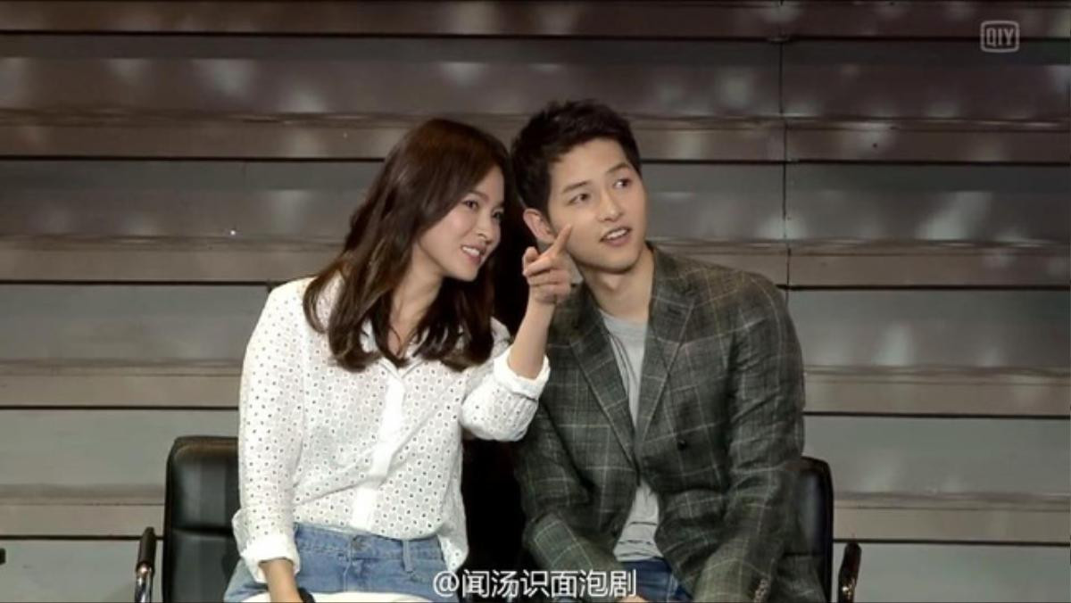 Song Joong Ki và Song Hye Kyo ly hôn nhưng khán giả sẽ không quên những cảnh ngọt ngào, tình bể bình trong phim 'Hậu duệ mặt trời' Ảnh 30