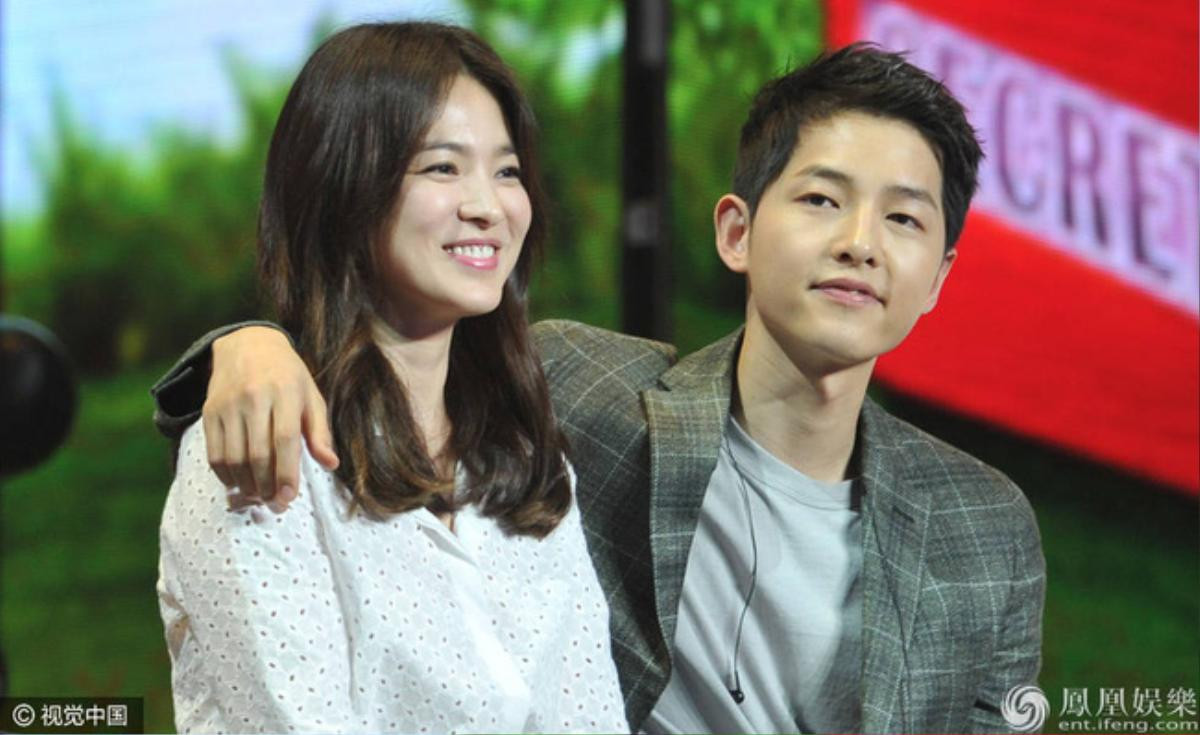 Song Joong Ki và Song Hye Kyo ly hôn nhưng khán giả sẽ không quên những cảnh ngọt ngào, tình bể bình trong phim 'Hậu duệ mặt trời' Ảnh 29