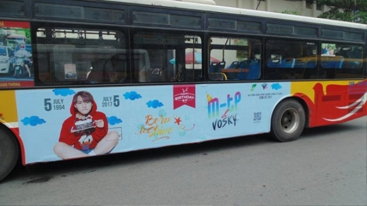 Sky 'chơi lớn' thuê hẳn 3 xe bus dán hình Sơn Tùng M-TP, diễu hành mừng sinh nhật Ảnh 7